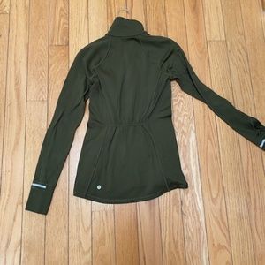 LULELEMON pull over jacket in Olive Green